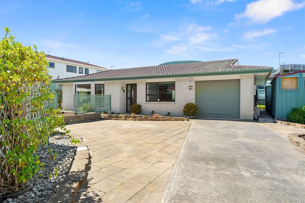 38A Beauchamp Street, Tawa, Wellington - Carousel 1