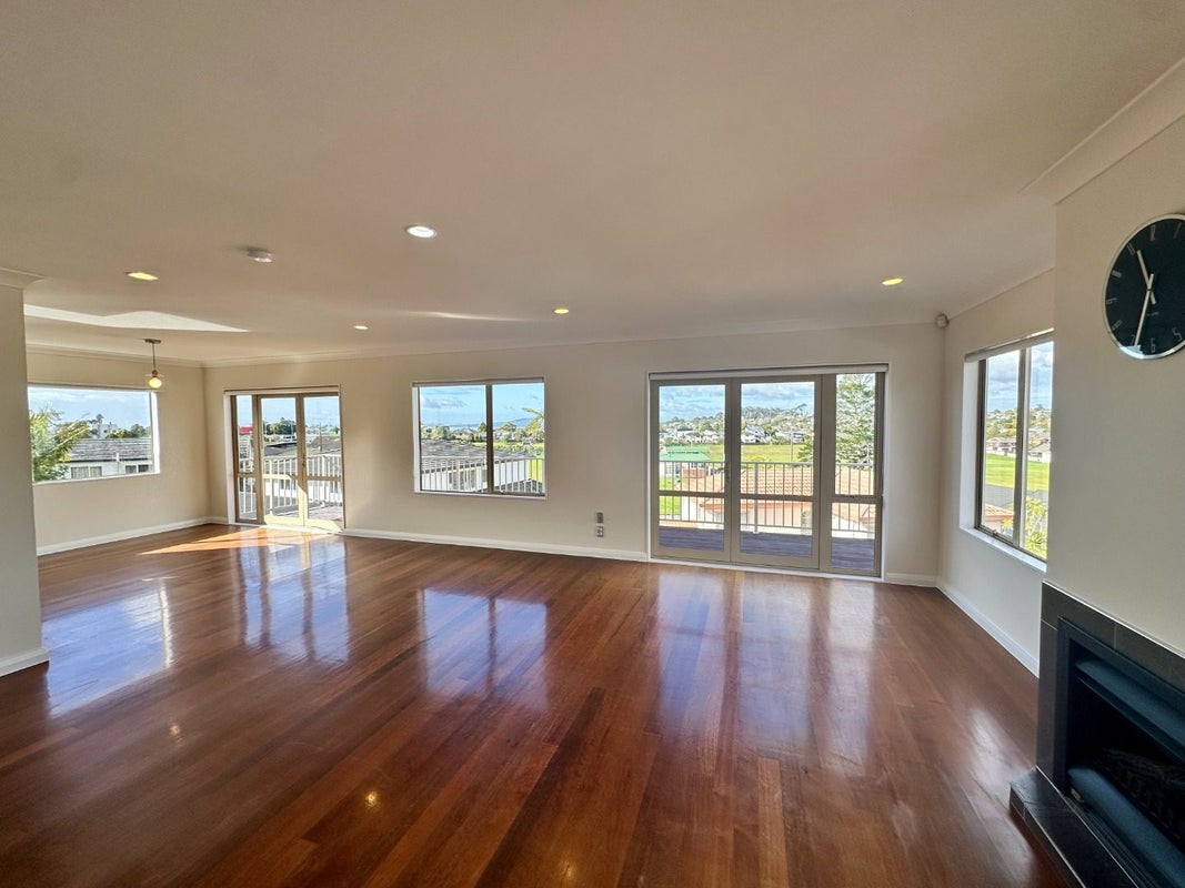 10 Zara Court, Windsor Park, Auckland - Carousel 2
