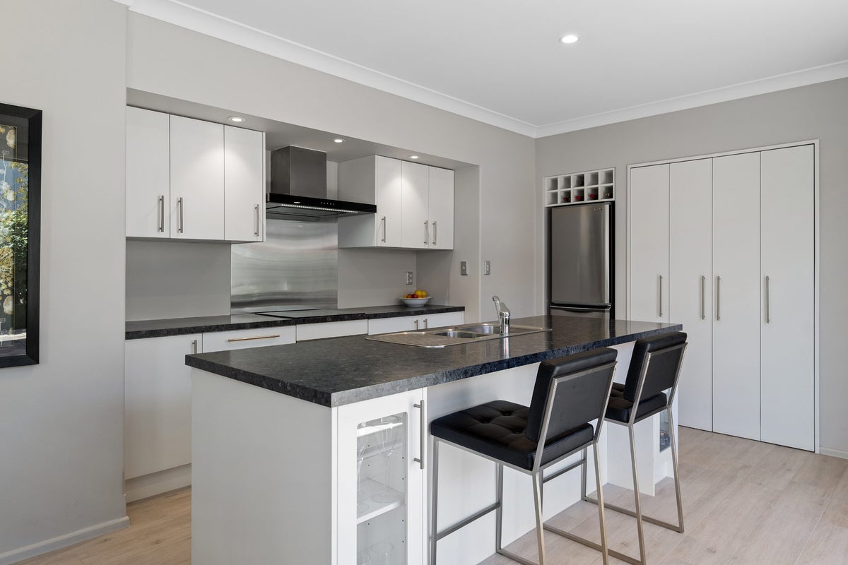 20A Coolspring Way, Redwood, Christchurch - Carousel 1