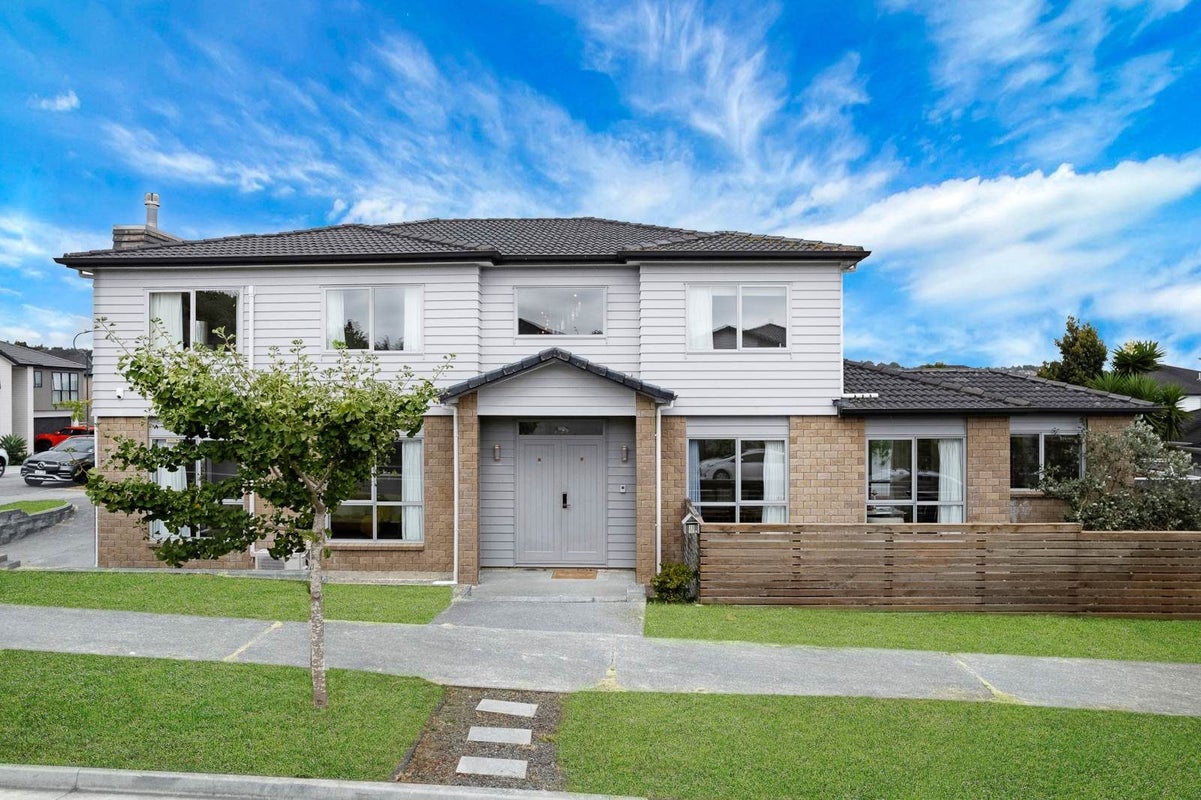 30 Castlederg Drive, Flat Bush, Auckland - Carousel 1