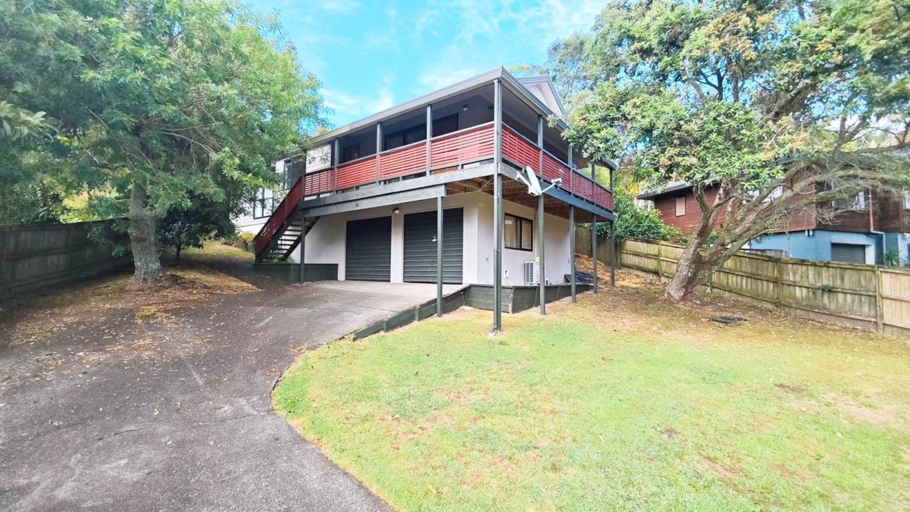 54 Topliss Drive, Northcross, Auckland - Carousel 1