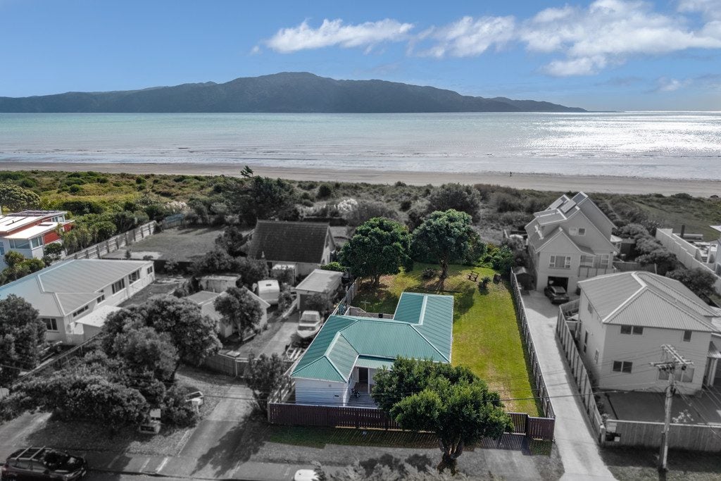 147 Manly Street, Paraparaumu Beach, Paraparaumu - Carousel 1