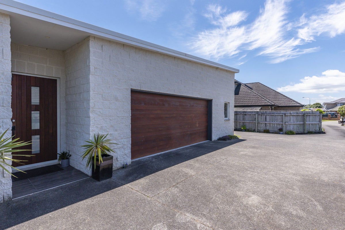 20 Trusham Court, Paraparaumu - Carousel 24