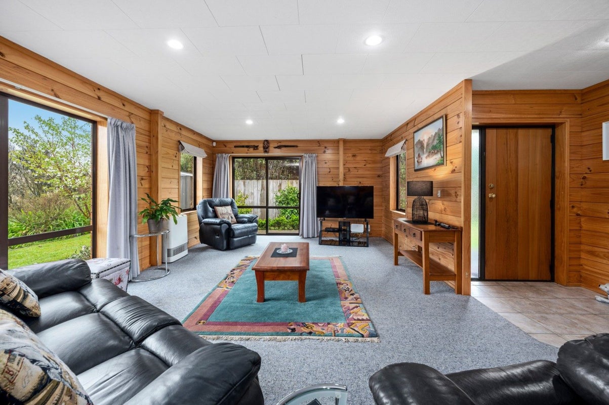 10 Heaphy Place, Pukehangi, Rotorua - Carousel 2