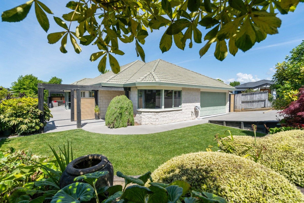 11 Harlech Glen, Bethlehem, Tauranga - Carousel 1