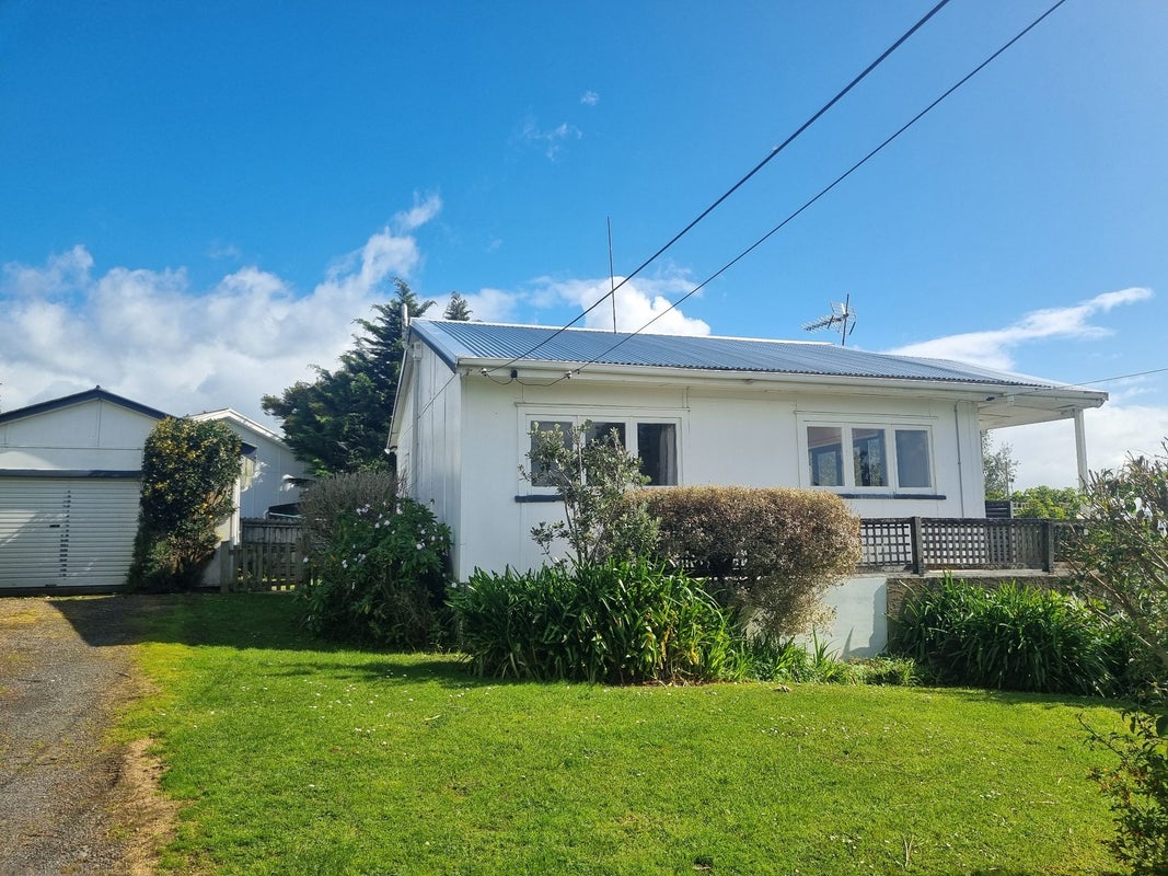 4 Bell Road, Beachlands, Auckland - Carousel 1