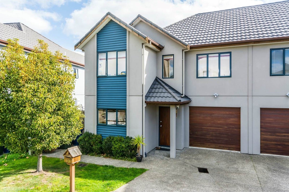 13 Vicente Place, Oteha, Auckland - Carousel 1