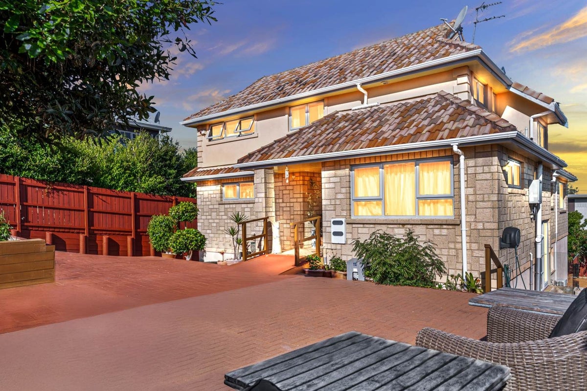 567B Glenfield Road, Glenfield, Auckland - Carousel 1
