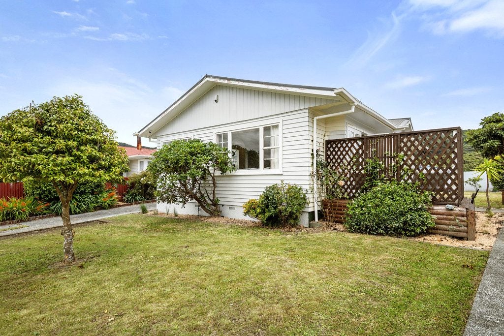 27 Momona Street, Wainuiomata, Lower Hutt - Carousel 1
