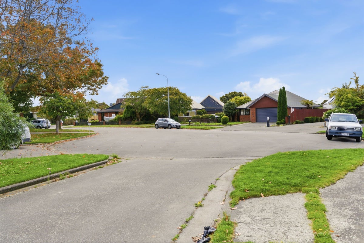 7 Broadfell Avenue, Avonhead, Christchurch - Carousel 33