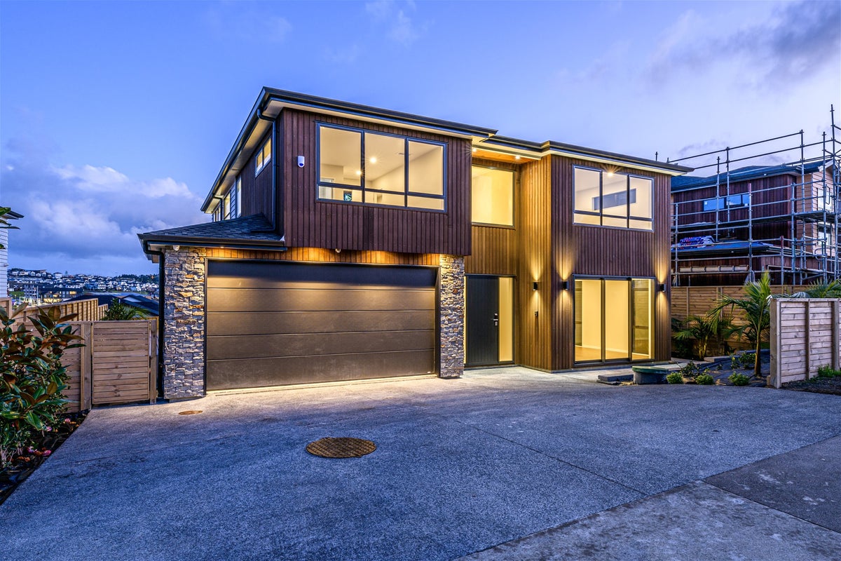8 Hanikura ST, Long Bay, Auckland - Carousel 1