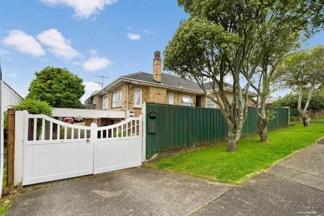 676 Pakuranga Road, Howick, Auckland - Carousel 1