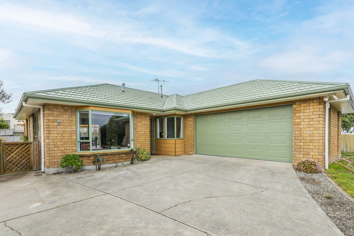 33 Guildford Drive, Paraparaumu - Carousel 2