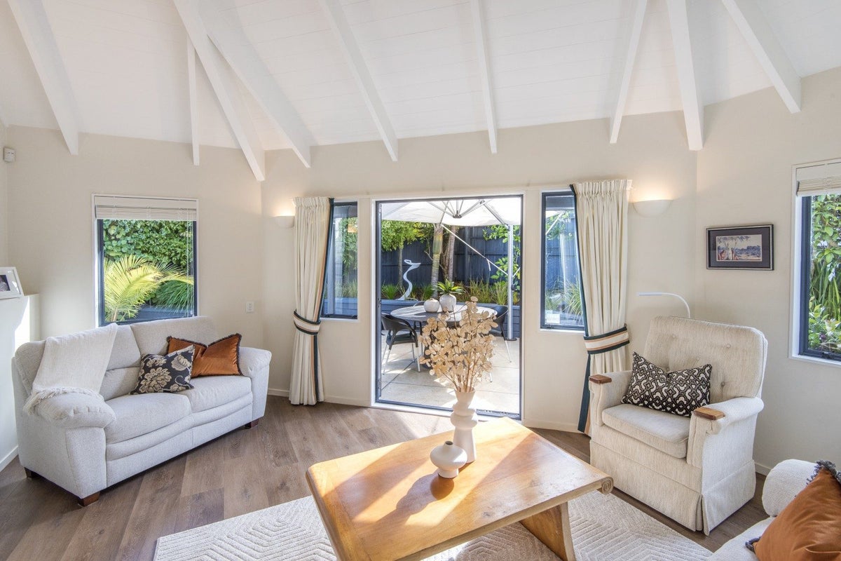 24A Niccol Avenue, Narrow Neck, Auckland - Carousel 2