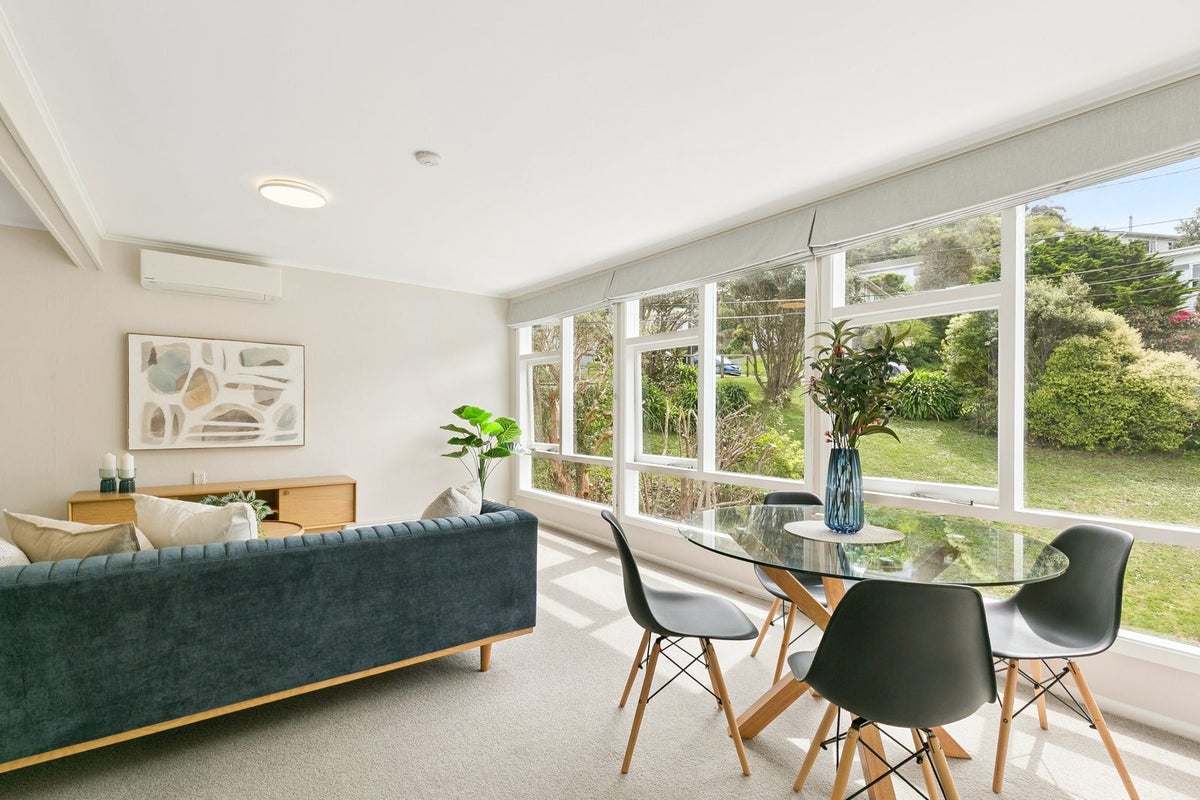 1/1 Canterbury Street, Karori, Wellington - Carousel 2