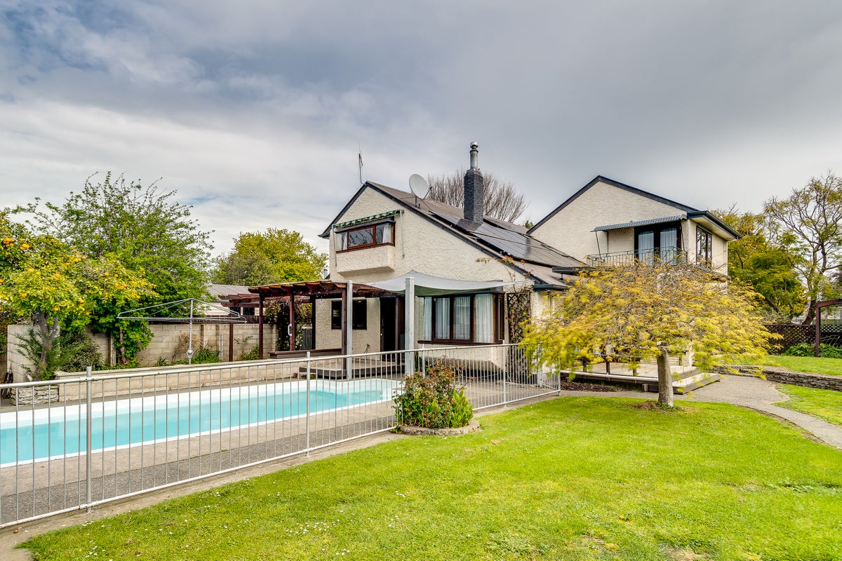 802 Collinge Road, Mayfair, Hastings - Carousel 1