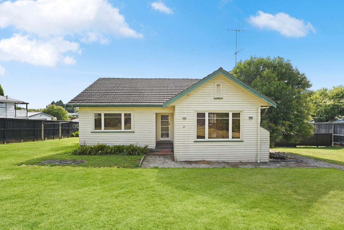 32 Forest Lake Road, Forest Lake, Hamilton - Carousel 1