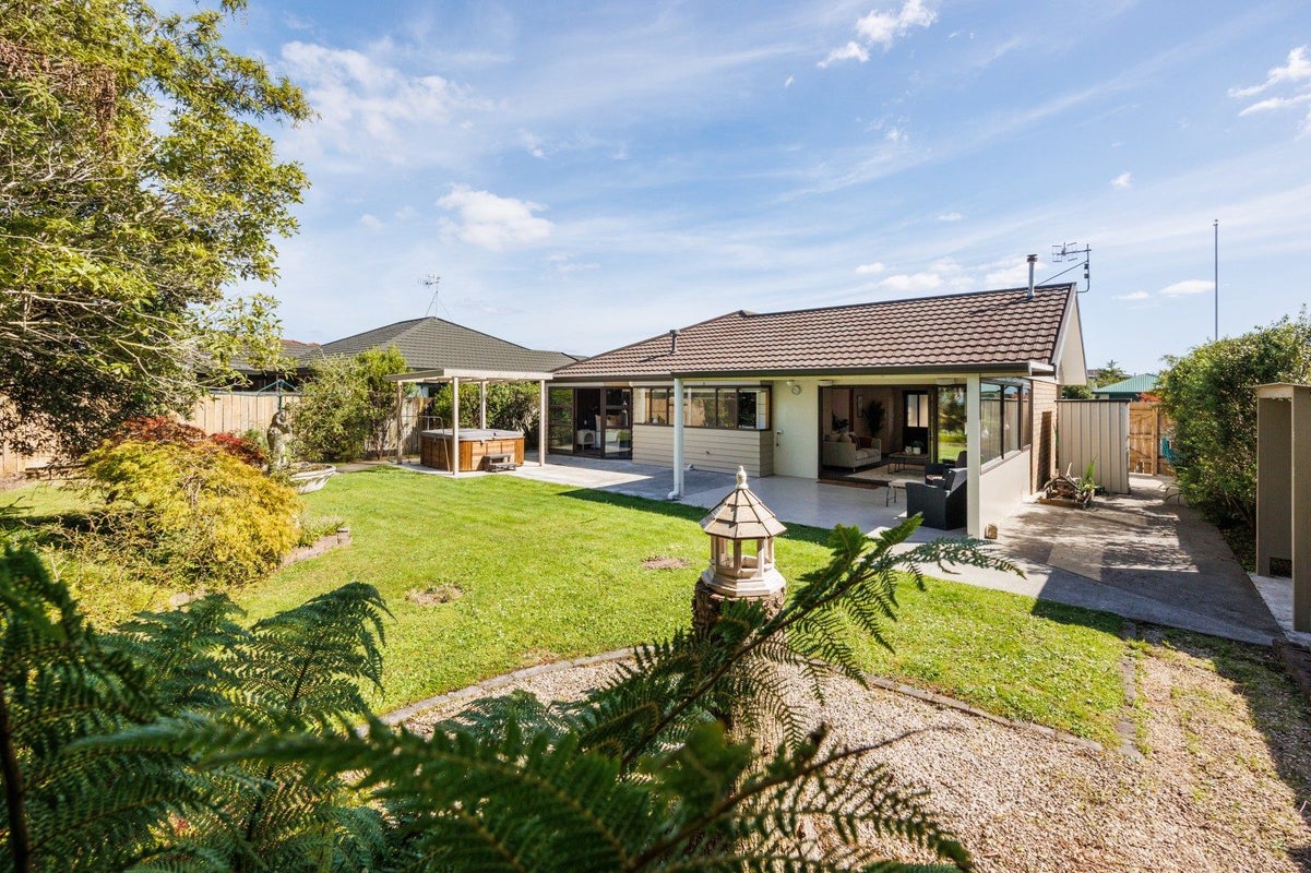 7 Rosebank Avenue, Kelvin Grove, Palmerston North, Manawatu / Whanganui - Carousel 1