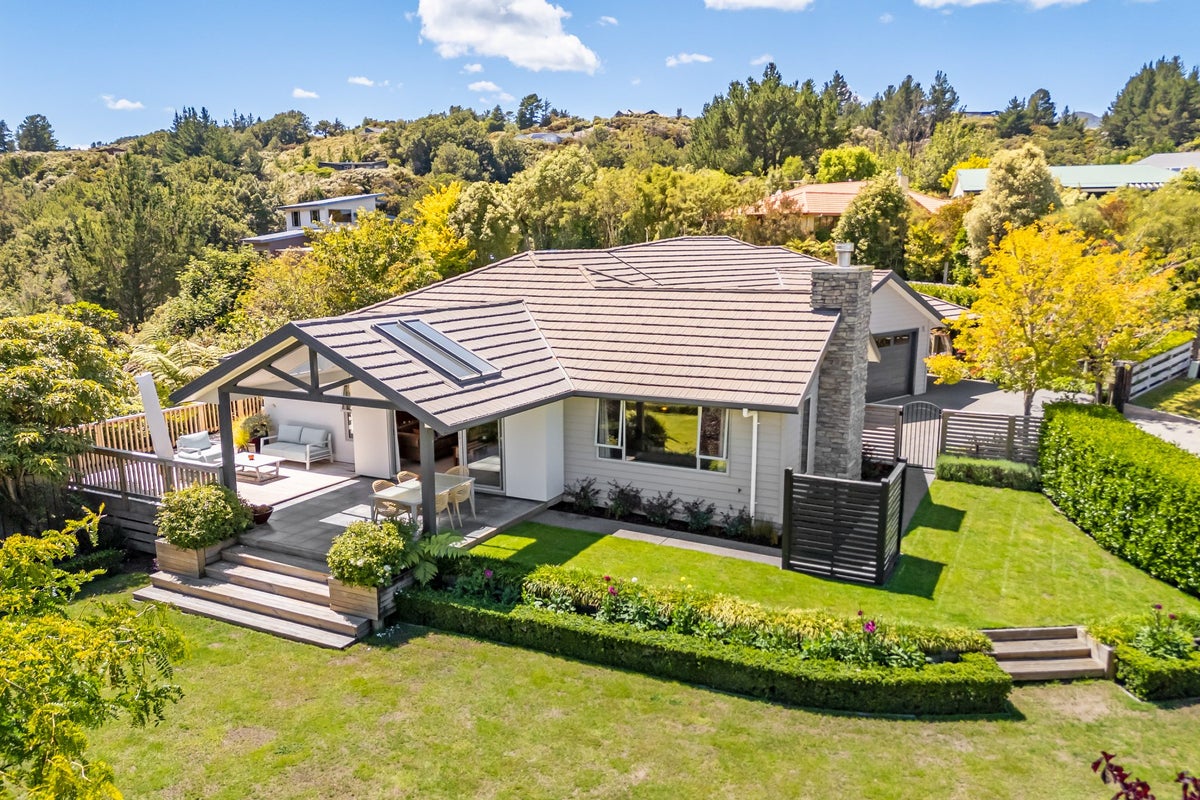 13 Marua Palm Grove, Timberlea, Upper Hutt - Carousel 1