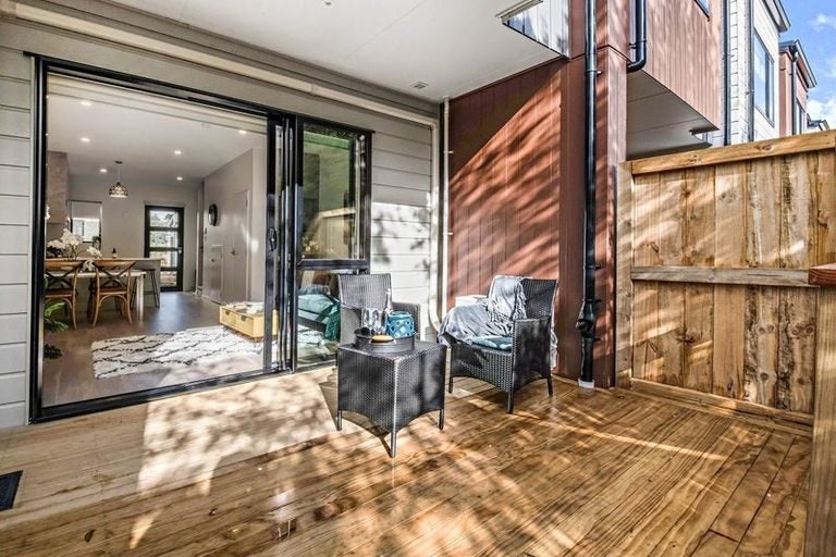 31 Fantail Place, Avondale, Auckland - Carousel 1