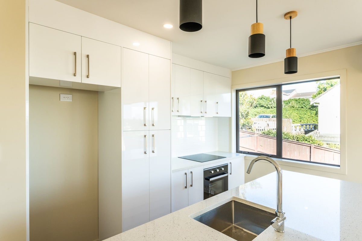 2/2 Frost Road, Mount Roskill, Auckland - Carousel 2