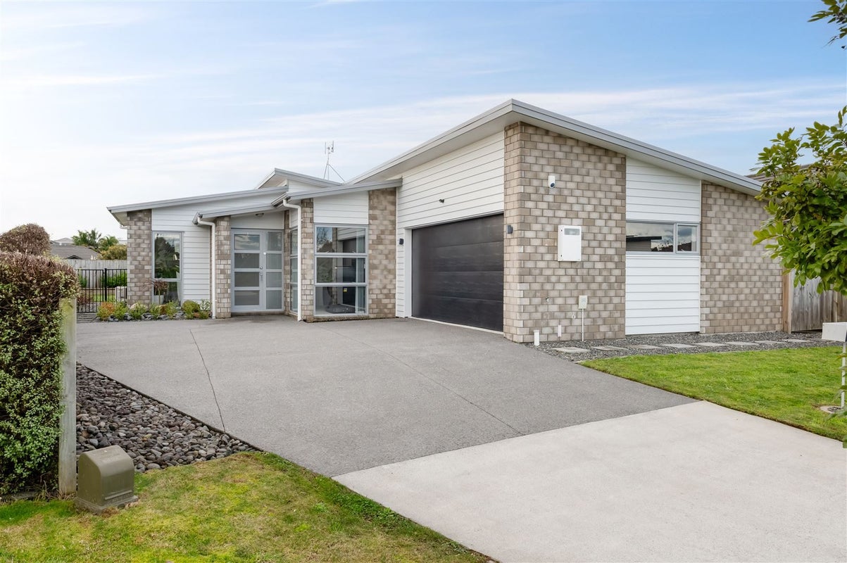 16 Teatree Close, Huntington, Hamilton - Carousel 1