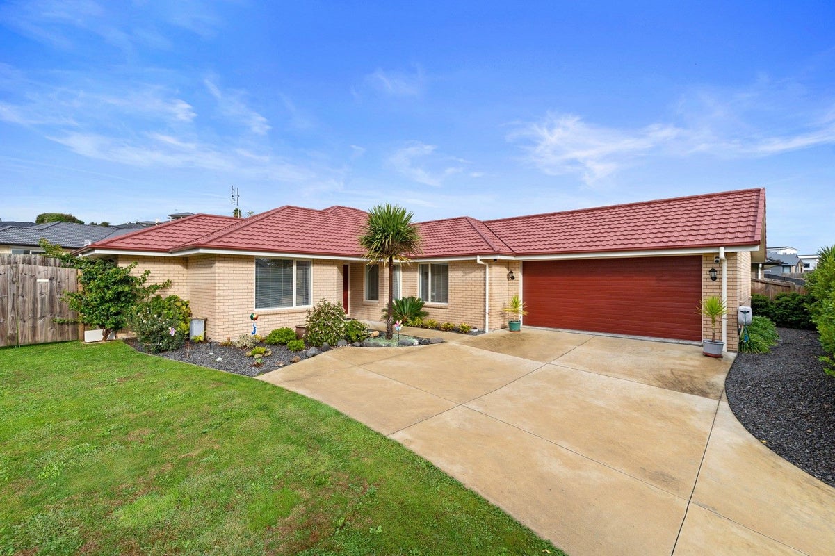 46 Keston Crescent, Flagstaff, Hamilton - Carousel 1