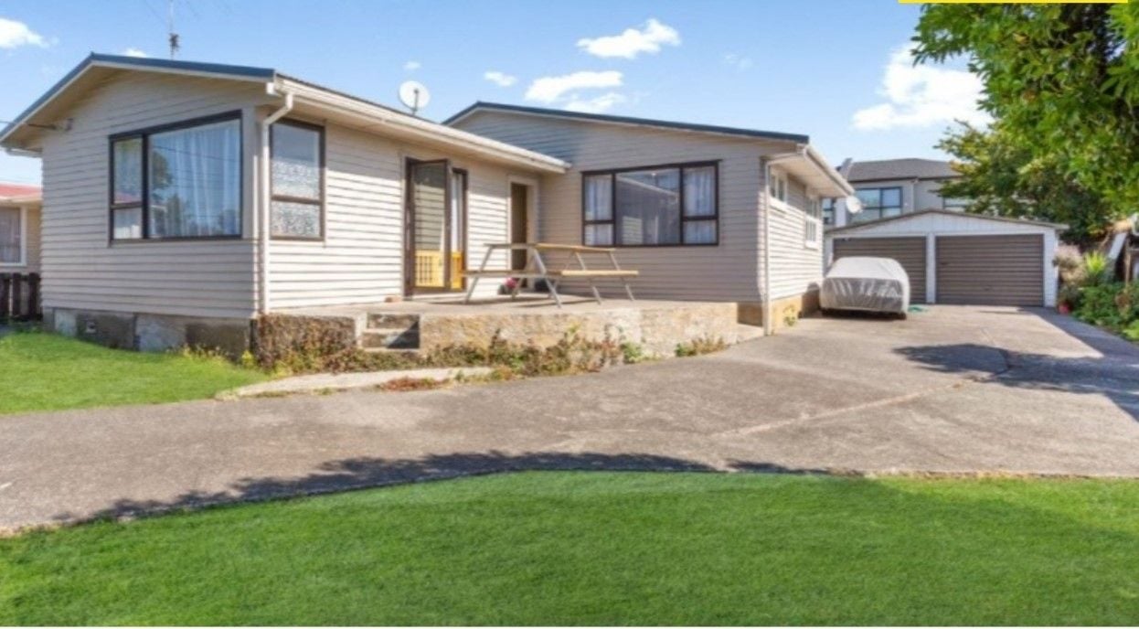 18 Saint Leonards Road, Kelston, Auckland - Carousel 1