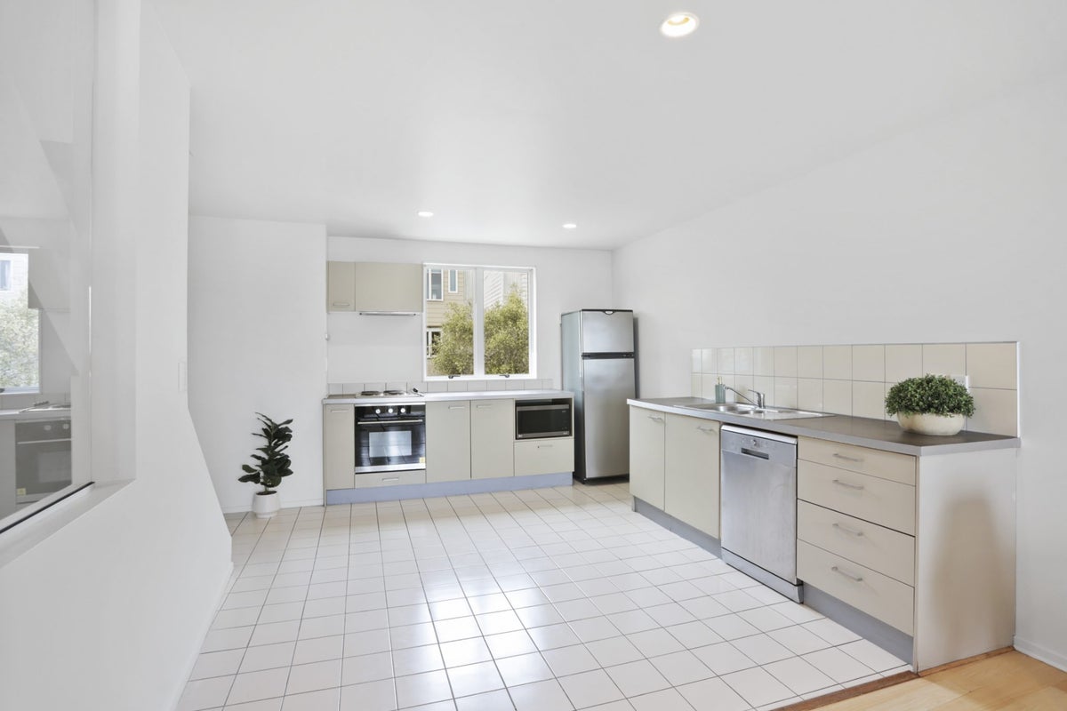 42 Albionvale Road, Glen Eden, Auckland - Carousel 2
