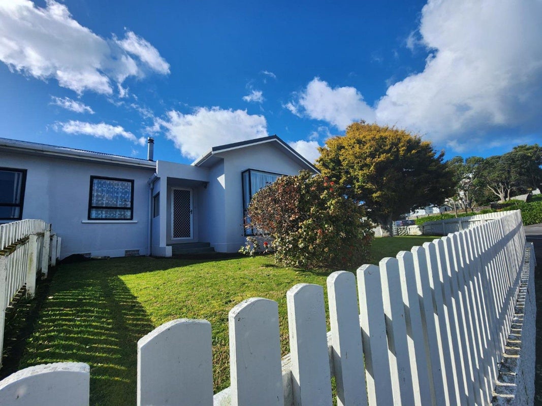 28 Breakwater Road, Moturoa, New Plymouth - Carousel 1