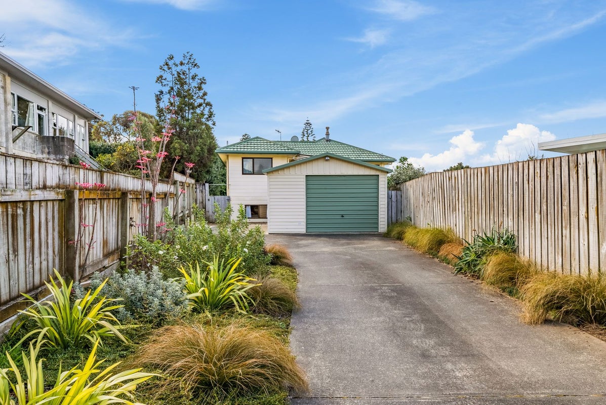 17 Jeep Road, Raumati South, Paraparaumu - Carousel 1