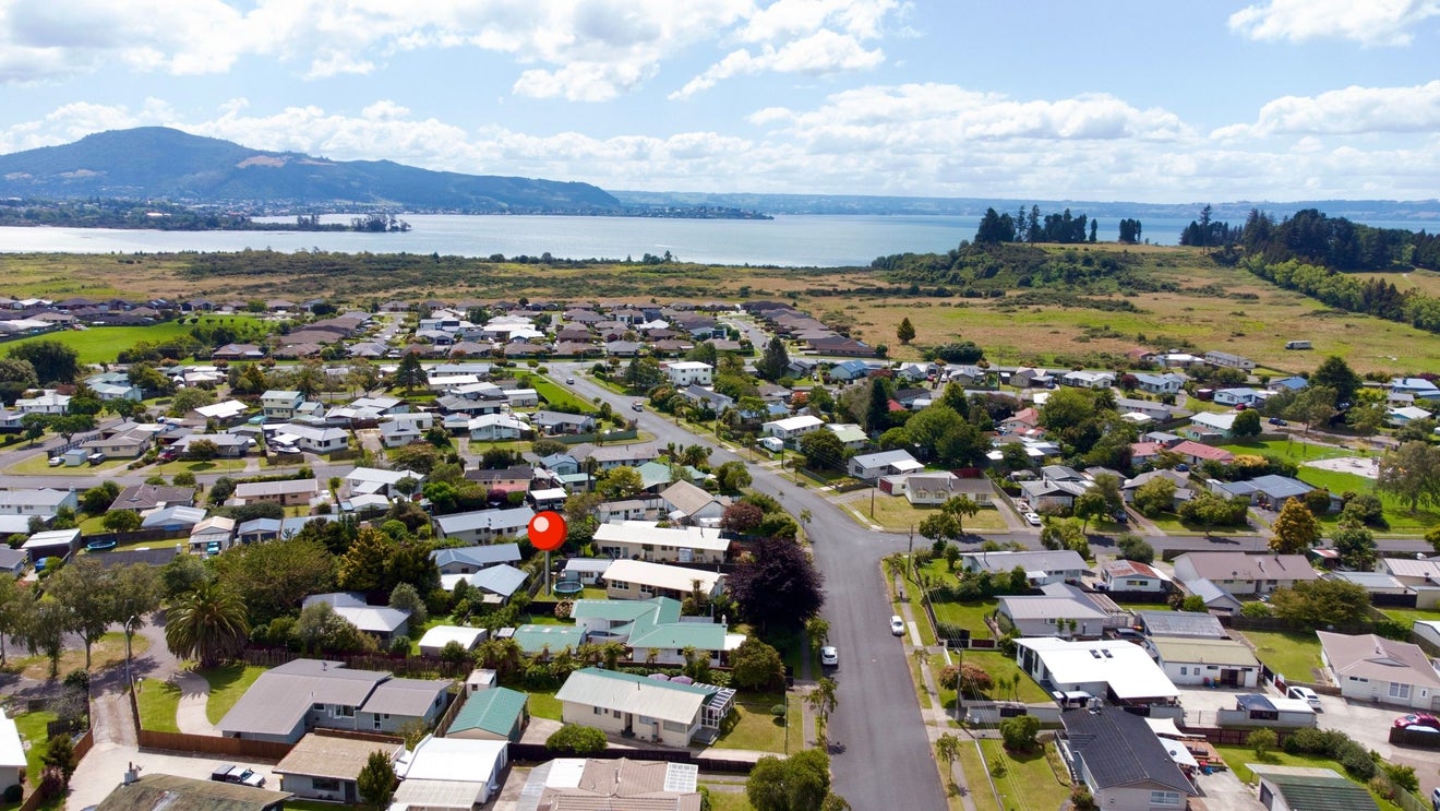 18 Tennyson Drive, Owhata, Rotorua - Carousel 1