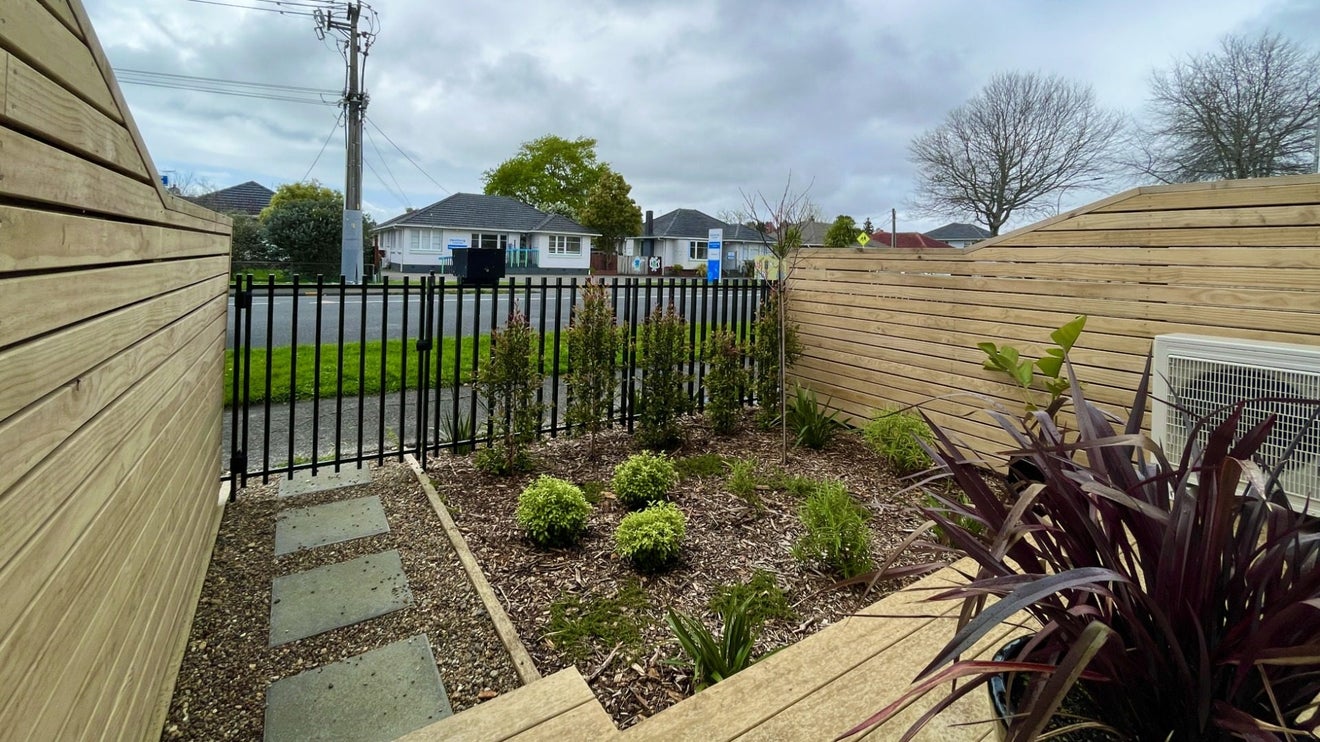 588B Te Atatu Road, Te Atatu Peninsula, Auckland - Carousel 2
