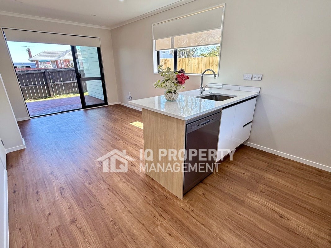 2/3 Royal View Road, Te Atatu South, Auckland - Carousel 2
