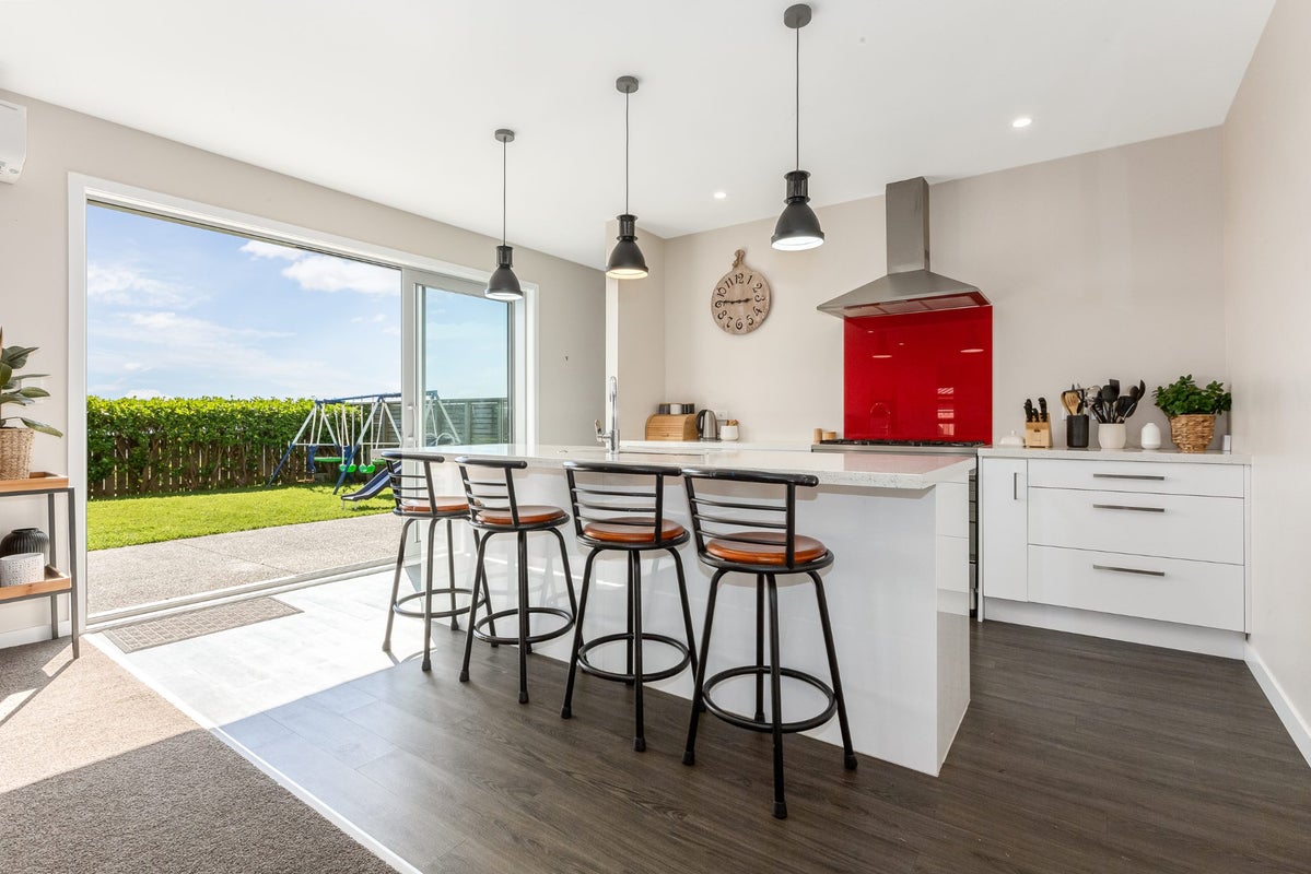87 Endeavour Drive, Whitby, Porirua - Carousel 2
