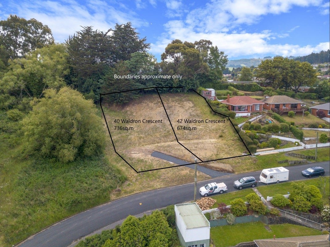 42 Waldron Crescent, Green Island, Dunedin - Carousel 1