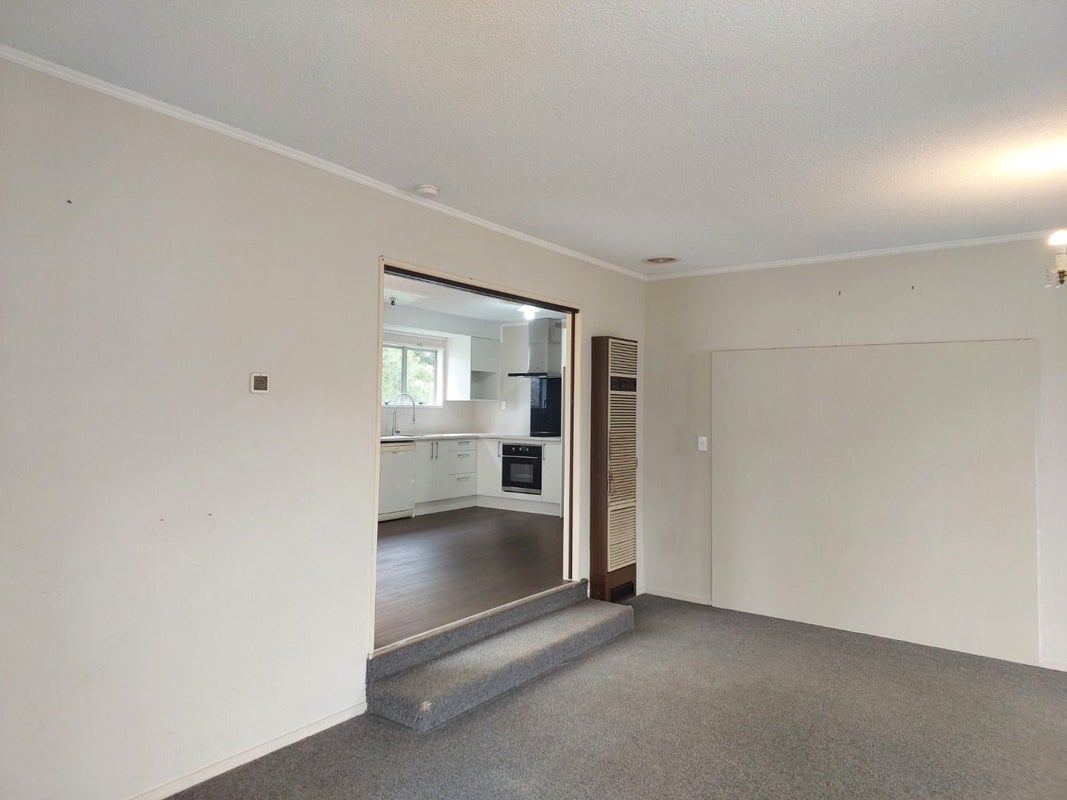 21 Crescent Court, Melville, Hamilton - Carousel 2