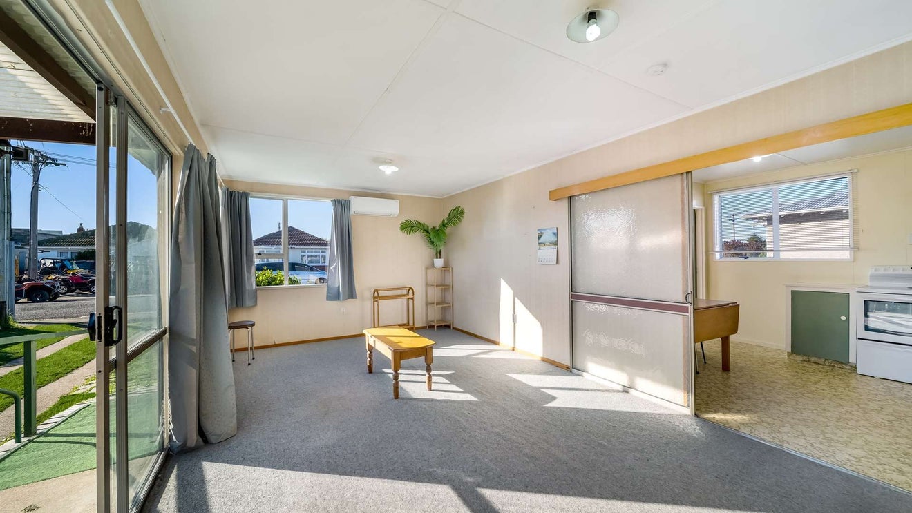 37 Caledonian Road, Oamaru North, Oamaru - Carousel 1