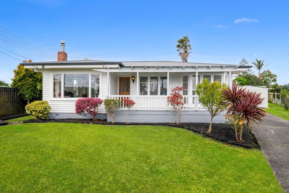19 Edgerton Road, Te Atatu Peninsula, Waitakere City, Auckland - Carousel 1