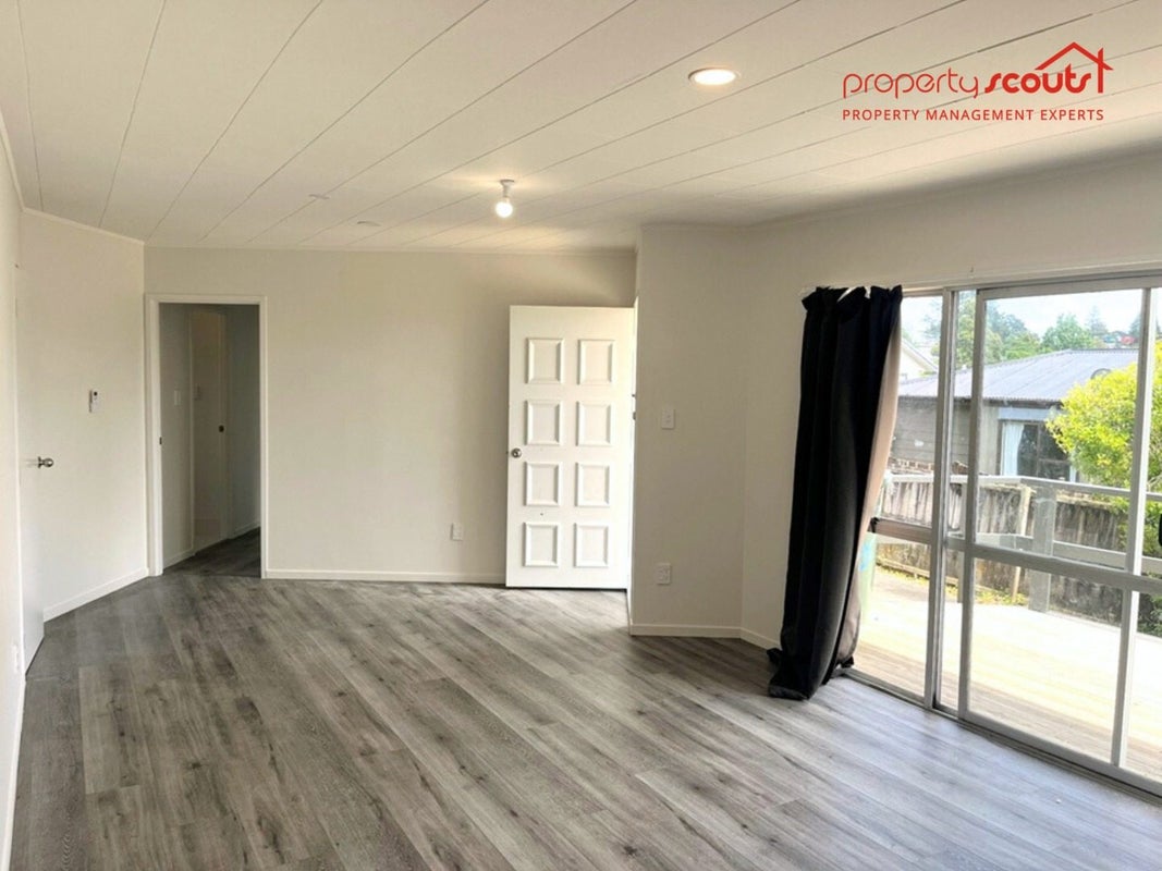 4 Garton Drive, Massey, Auckland - Carousel 2