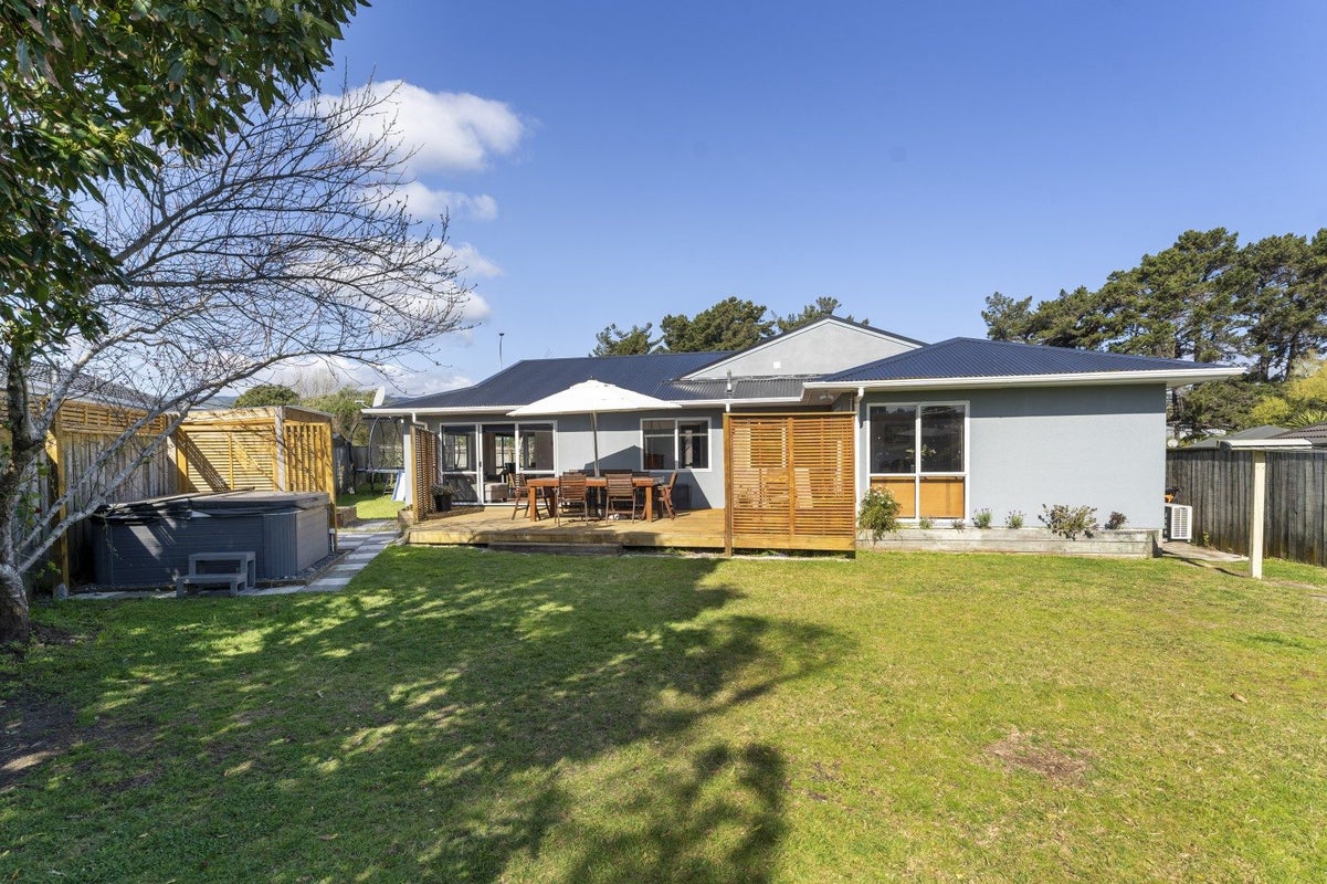 57 Weggery Drive, Waikanae Beach, Waikanae - Carousel 1