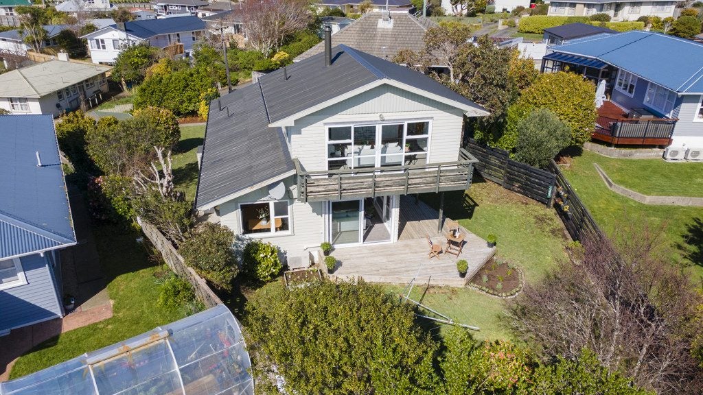 39 Lynda Avenue, Paparangi, Wellington - Carousel 1