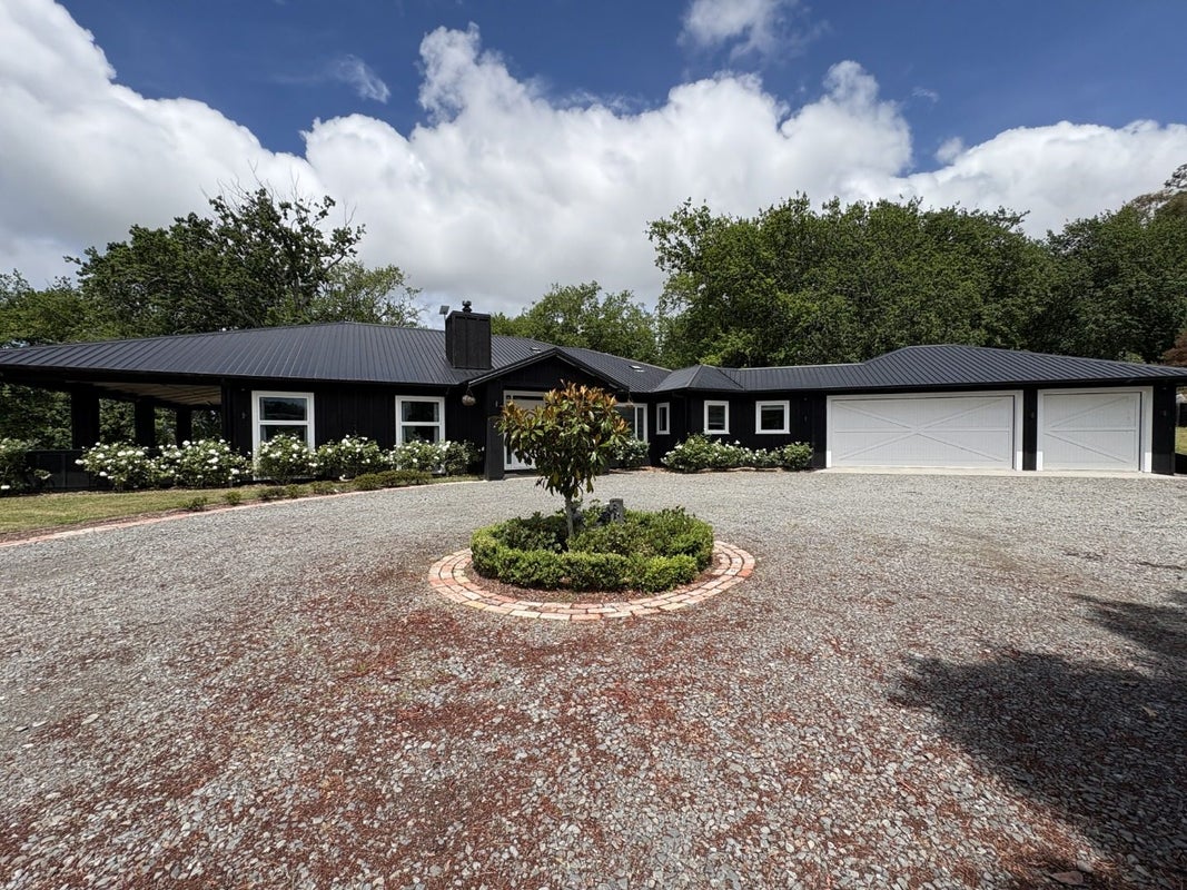54 Nilgiri Road, Poraiti, Napier - Carousel 1
