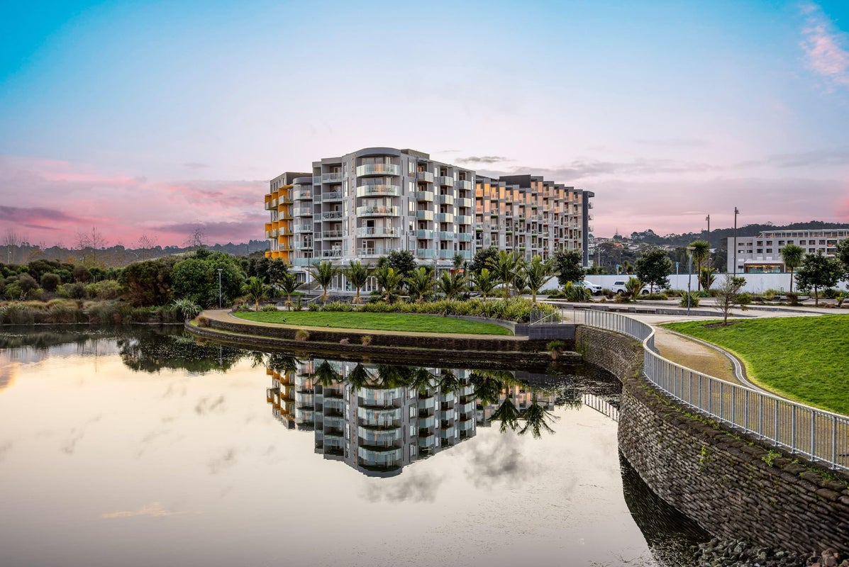 402/3 Rose Garden Lane, Albany, Auckland - Carousel 1