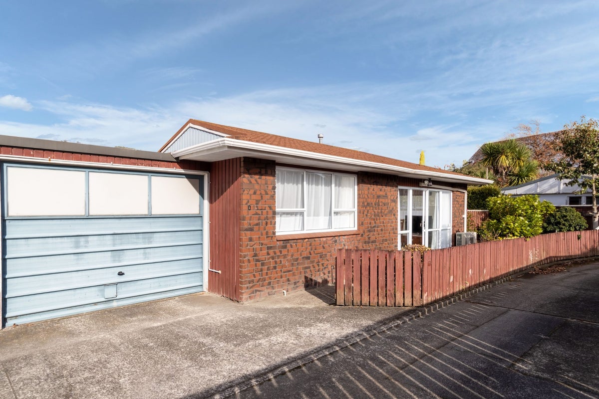 1/15 Benzie Avenue, Wallaceville, Upper Hutt - Carousel 2