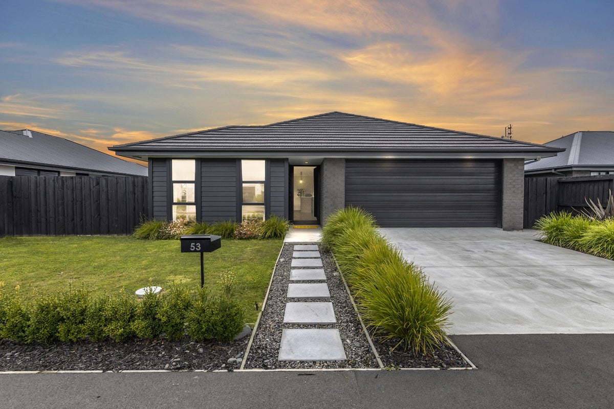 53 Selfe Crescent, Burwood, Christchurch - Carousel 1