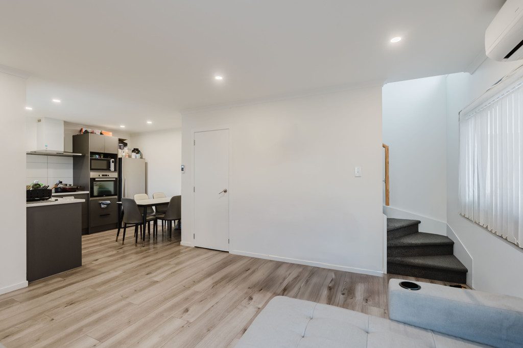 2/70 Cameron Road, Hamilton East, Hamilton - Carousel 1