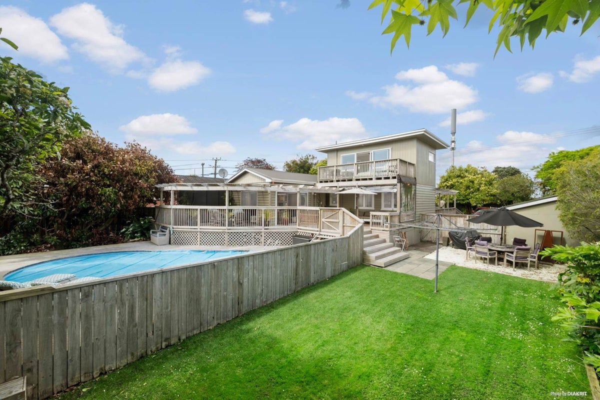 275 Glenfield Road, Glenfield, Auckland - Carousel 1