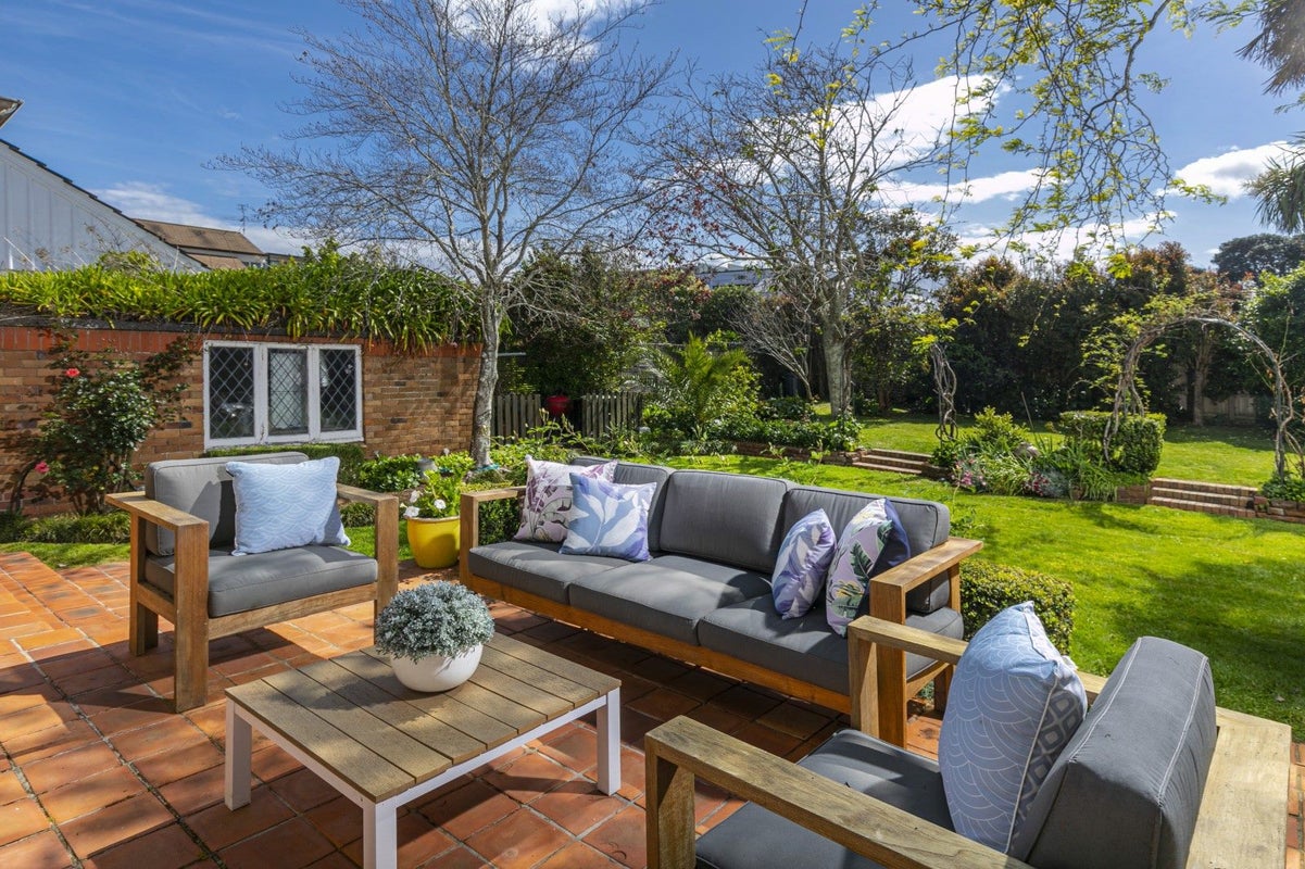 8 Frieston Road, Milford, Auckland - Carousel 2