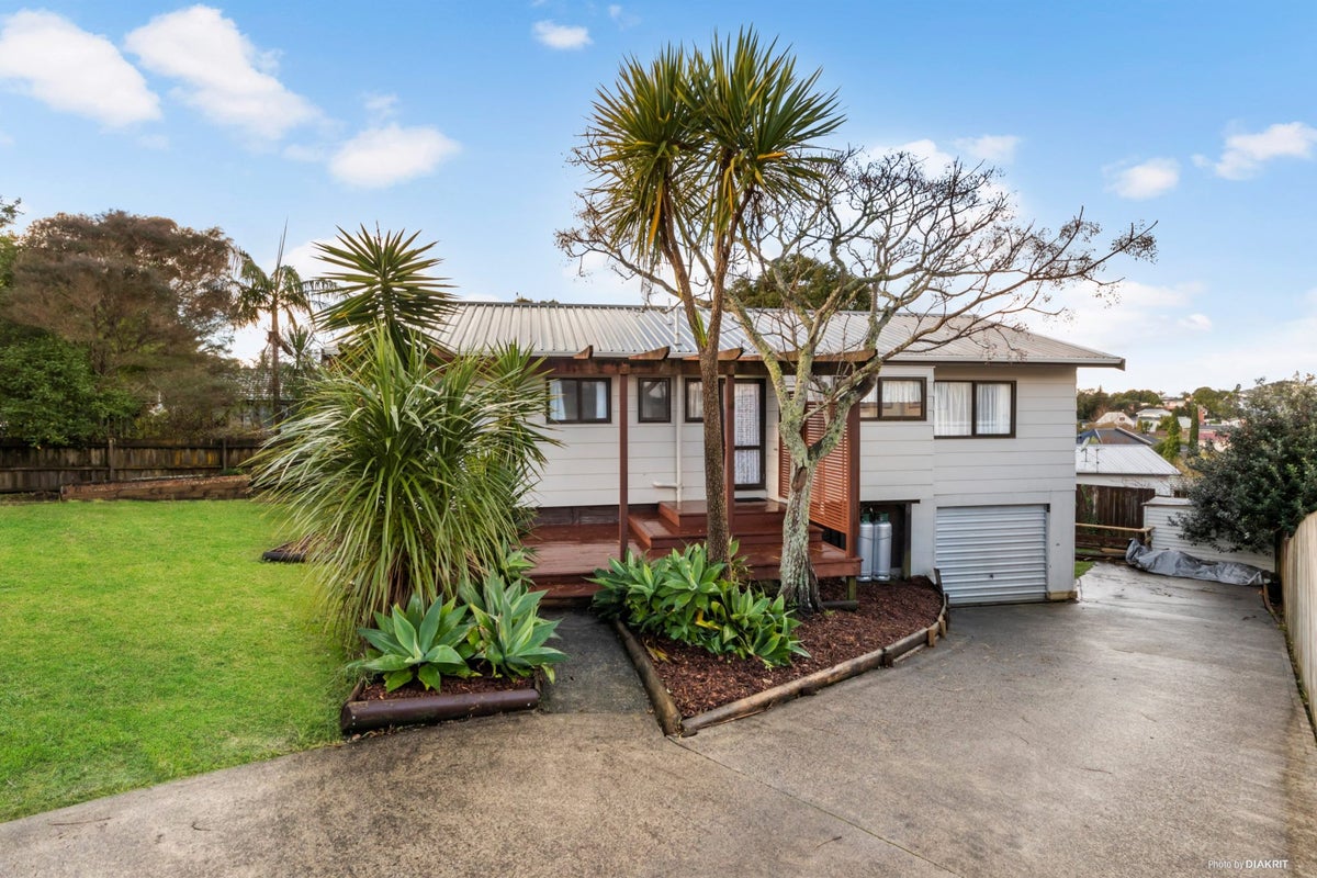 23 Elizabeth Drive, West Harbour, Auckland - Carousel 1